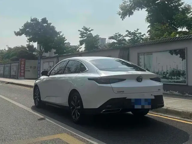 Changan Eado — Фото автомобиля 6