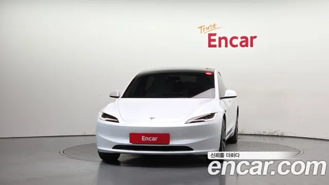 Tesla Model 3 — Фото автомобиля 3