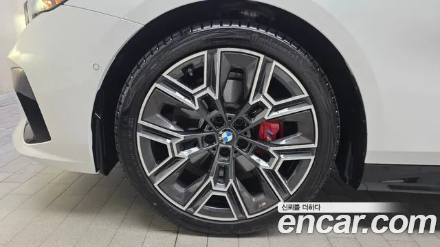 BMW 5-Series 5 серия (G60) 530i xDrive M Sport Pro Special Edition — Фото автомобиля 4