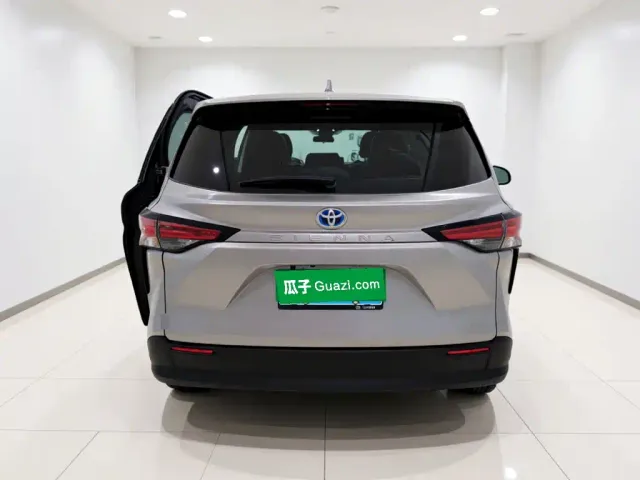 Toyota Sienna — Фото автомобиля 5