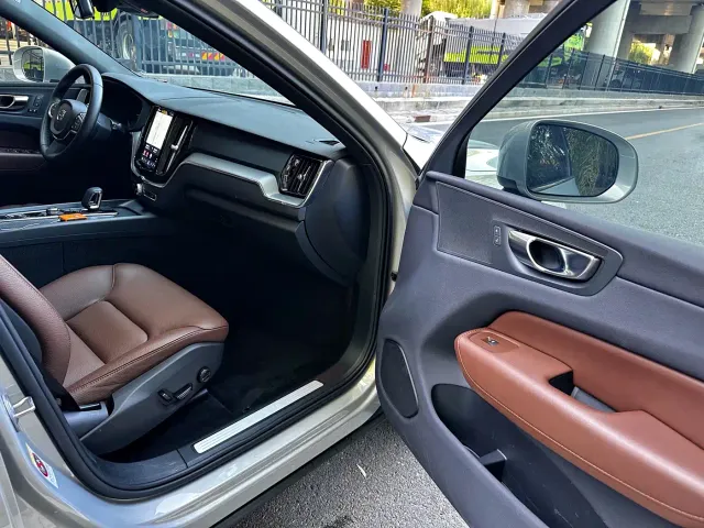 Volvo XC60 — Фото автомобиля 9
