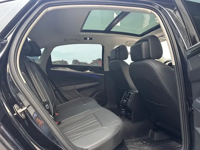 Volkswagen Passat — Фото автомобиля 13