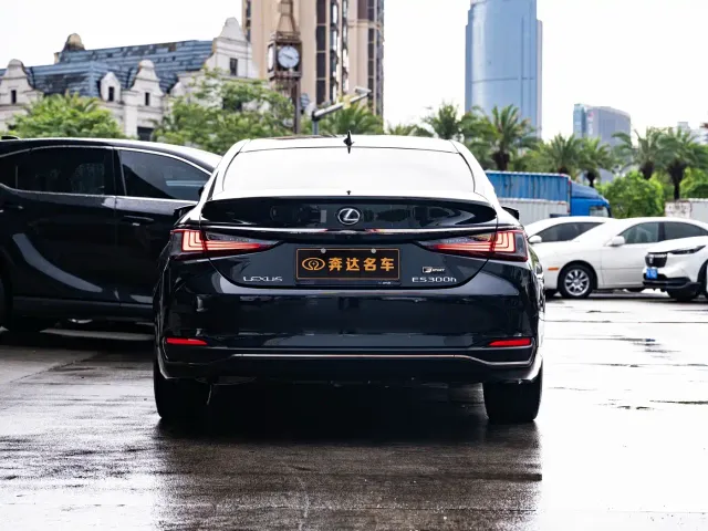 Lexus ES — Фото автомобиля 5
