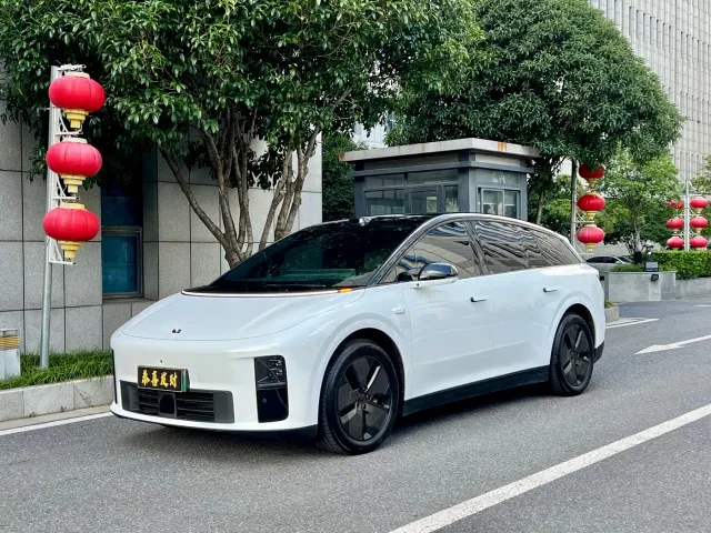 Фотография автомобиля — Li Auto i6