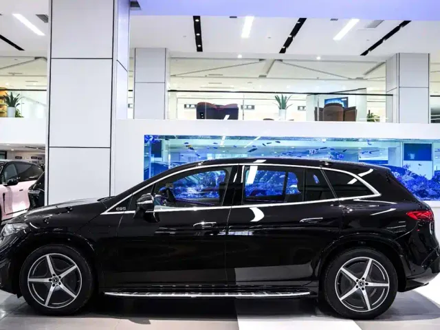 Mercedes-Benz EQS SUV — Фото автомобиля 9