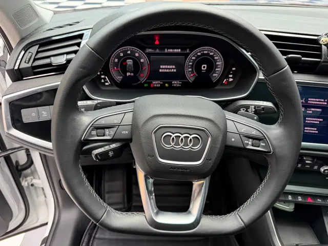 Audi Q3 — Фото автомобиля 11