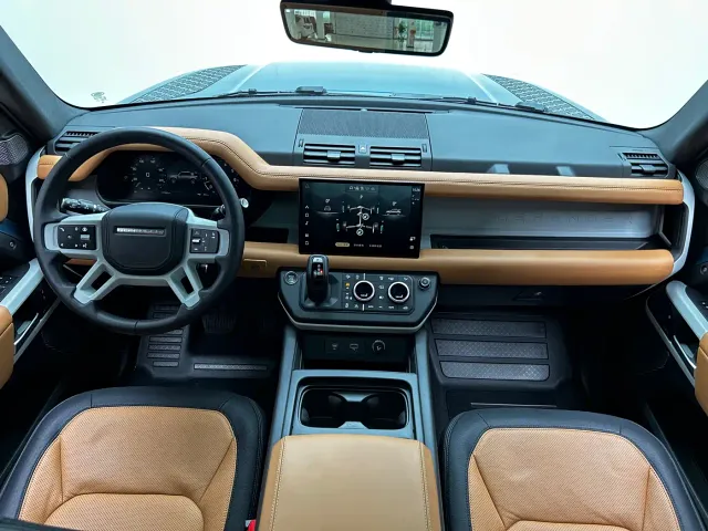 Land Rover Defender — Фото автомобиля 16