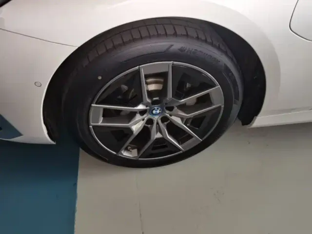 BMW i5 — Фото автомобиля 22