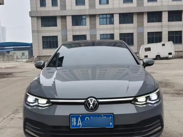 Volkswagen Golf — Фото автомобиля 2