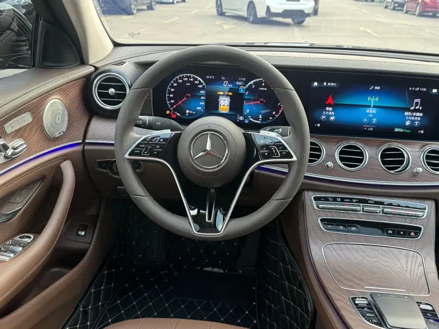 Mercedes-Benz E-Class — Фото автомобиля 6