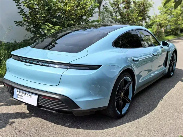 Porsche Taycan — Фото автомобиля 5