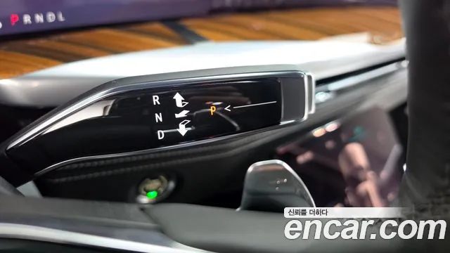 Cadillac Escalade — Фото автомобиля 25