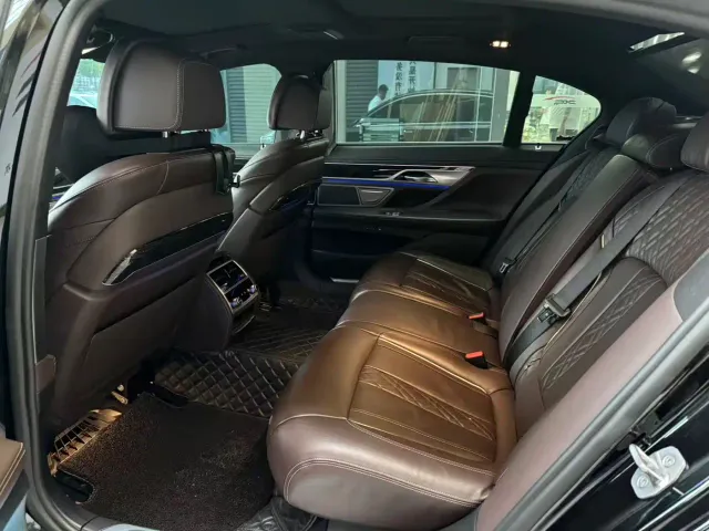 BMW 7 Series — Фото автомобиля 5