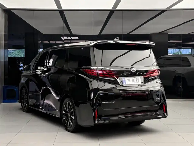 Toyota Alphard — Фото автомобиля 4