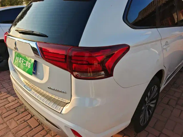 Mitsubishi Outlander — Фото автомобиля 7
