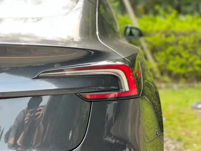 Tesla Model 3 — Фото автомобиля 18