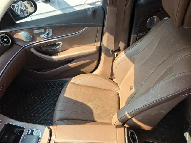 Mercedes-Benz E-Class — Фото автомобиля 12