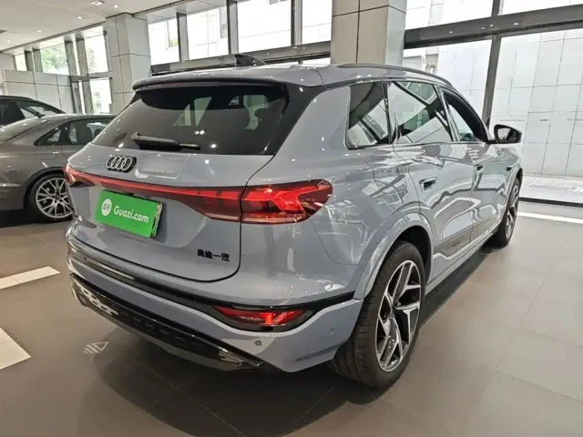 Audi Q6L e-tron — Фото автомобиля 6