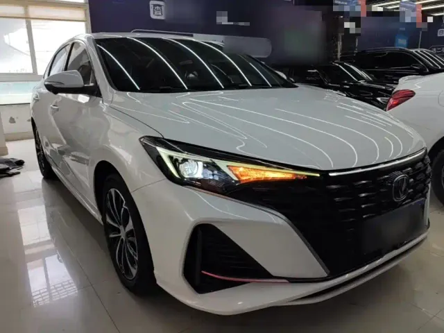 Changan Eado — Фото автомобиля 3
