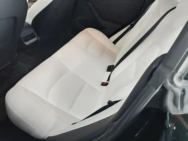 Tesla Model 3 — Фото автомобиля 12