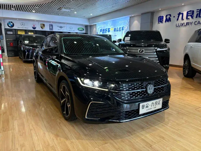 Volkswagen Passat — Фото автомобиля 3