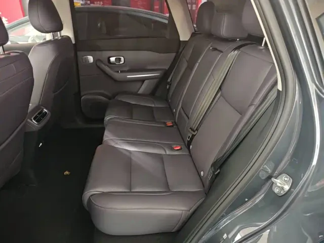 Leapmotor C10 — Фото автомобиля 16