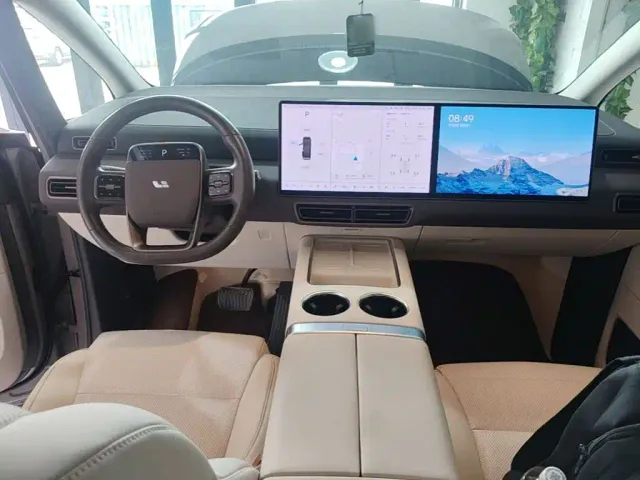Li Auto MEGA — Фото автомобиля 9