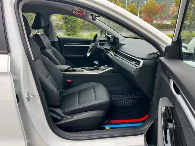 Geely Emgrand — Фото автомобиля 4