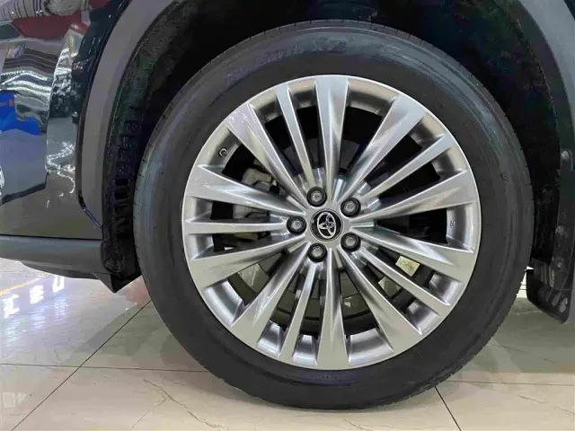 Toyota Highlander — Фото автомобиля 5