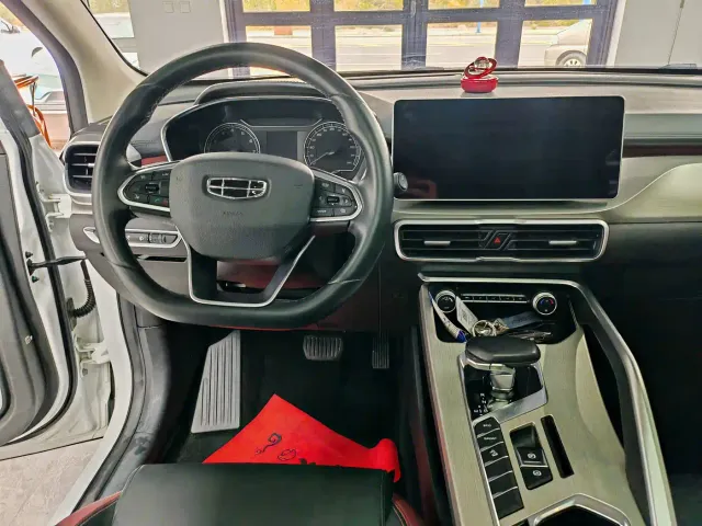 Geely Binyue — Фото автомобиля 10