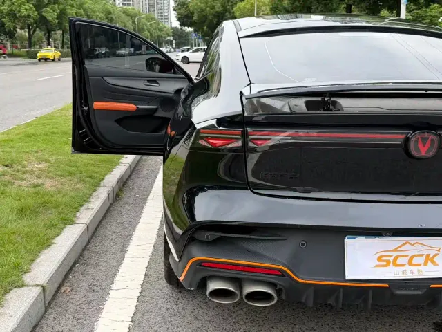 Changan Changan UNI-V 2025 2.0T Sport Version — Фото автомобиля 18