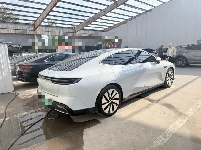 Geely Galaxy E8 — Фото автомобиля 10
