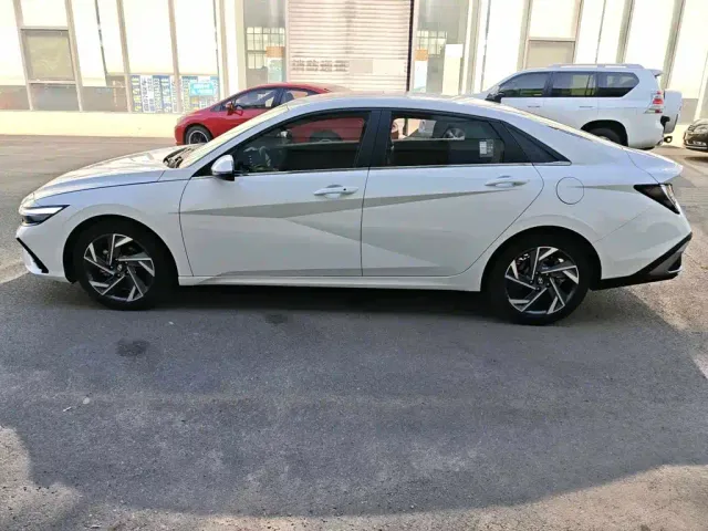Hyundai Elantra — Фото автомобиля 8