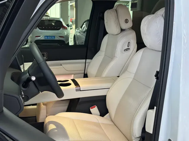 Li Auto MEGA — Фото автомобиля 18