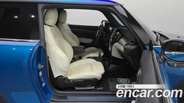 MINI Cooper Electric — Фото автомобиля 16
