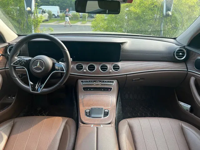 Mercedes-Benz E-Class — Фото автомобиля 17