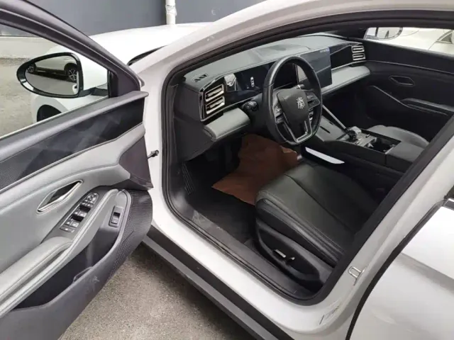 BYD Qin L — Фото автомобиля 15