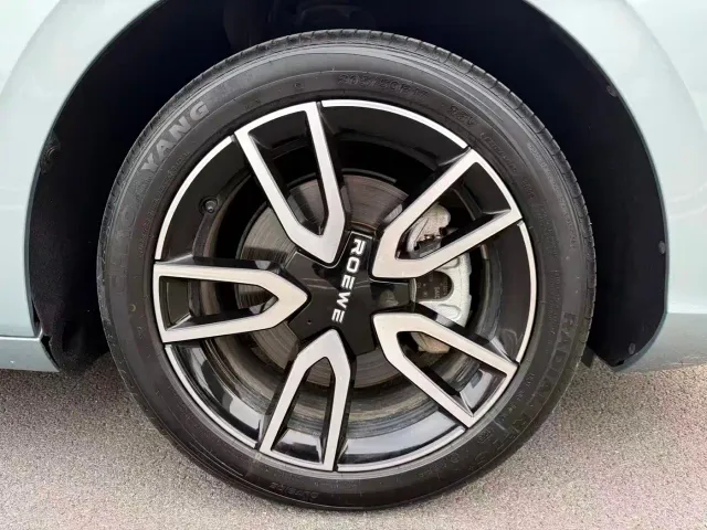 Roewe D6 — Фото автомобиля 17