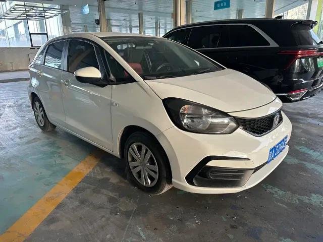 Honda Fit — Фото автомобиля 3