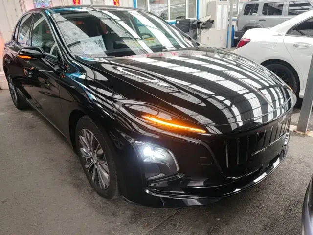 Hongqi E-QM5 — Фото автомобиля 3