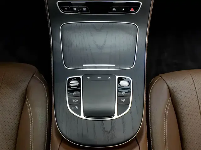 Mercedes-Benz E-Class — Фото автомобиля 19