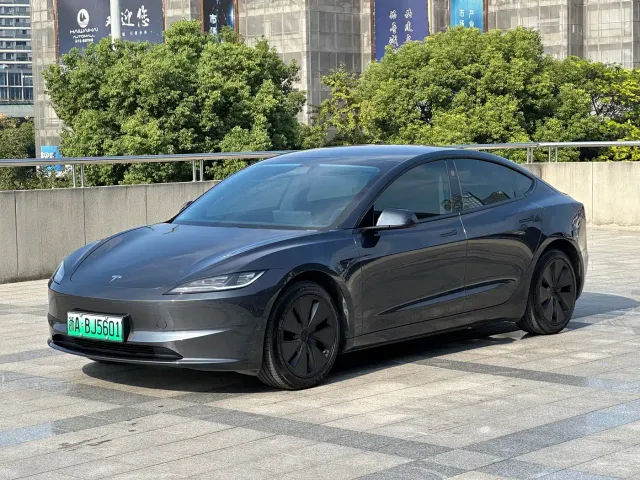 Фотография автомобиля — Tesla Model 3