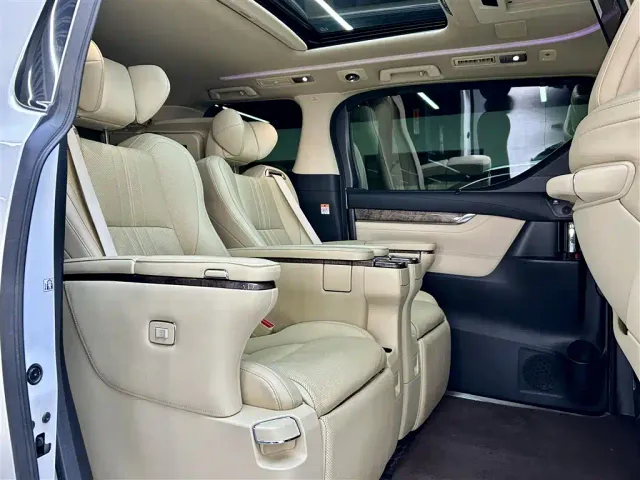 Toyota Alphard — Фото автомобиля 13