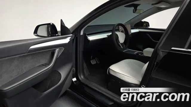 Tesla Model Y — Фото автомобиля 15