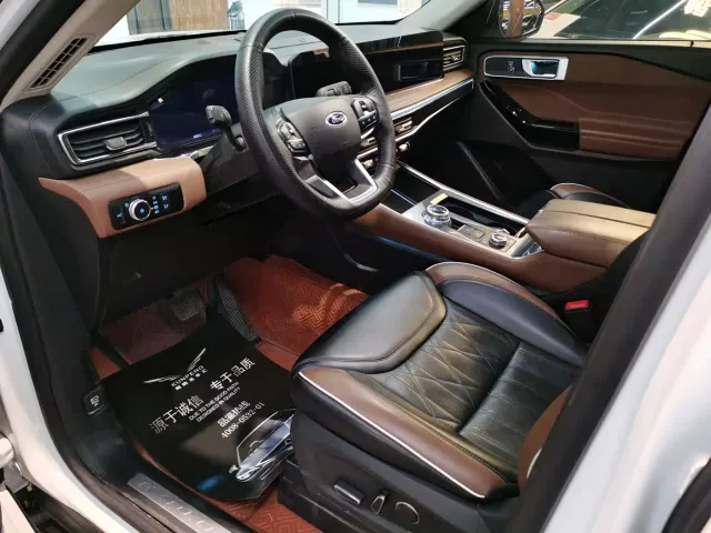 Ford Explorer — Фото автомобиля 5