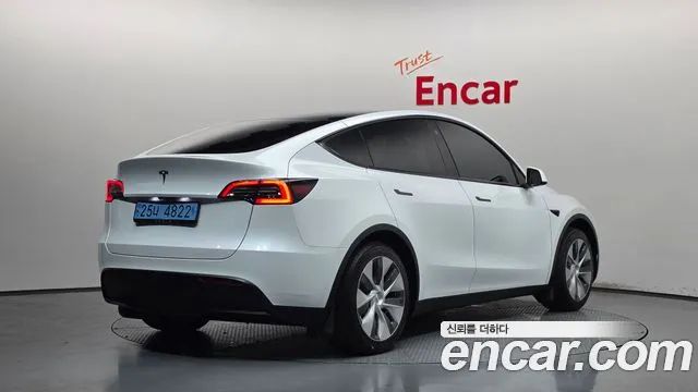 Tesla Model Y — Фото автомобиля 2