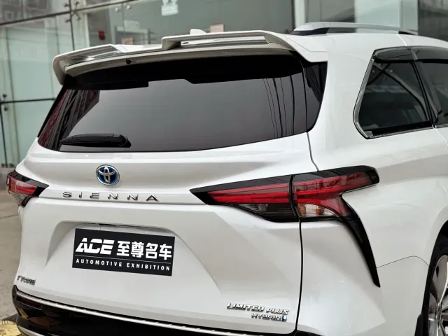 Toyota Sienna — Фото автомобиля 9