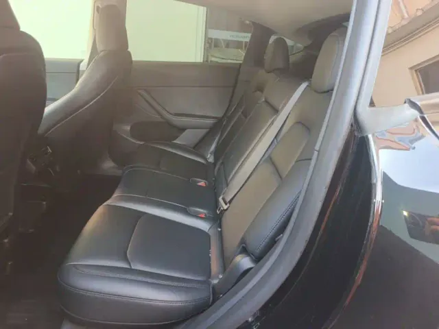 Tesla Model Y — Фото автомобиля 16