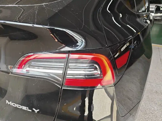 Tesla Model Y — Фото автомобиля 7