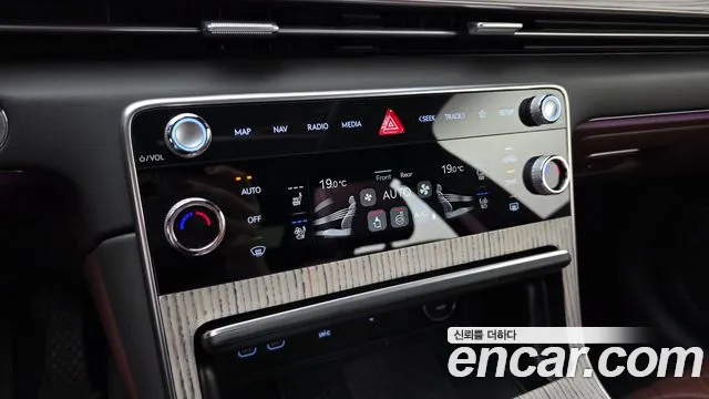Genesis GV80 — Фото автомобиля 25